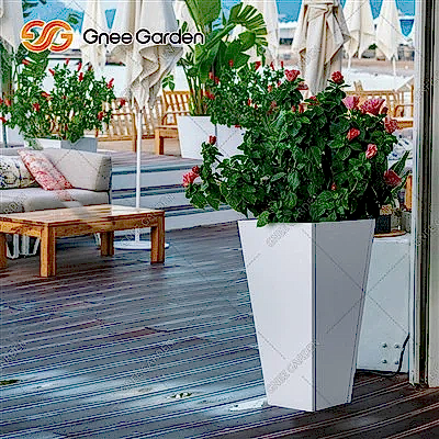 Veranda için açık galvanizli ekiciler